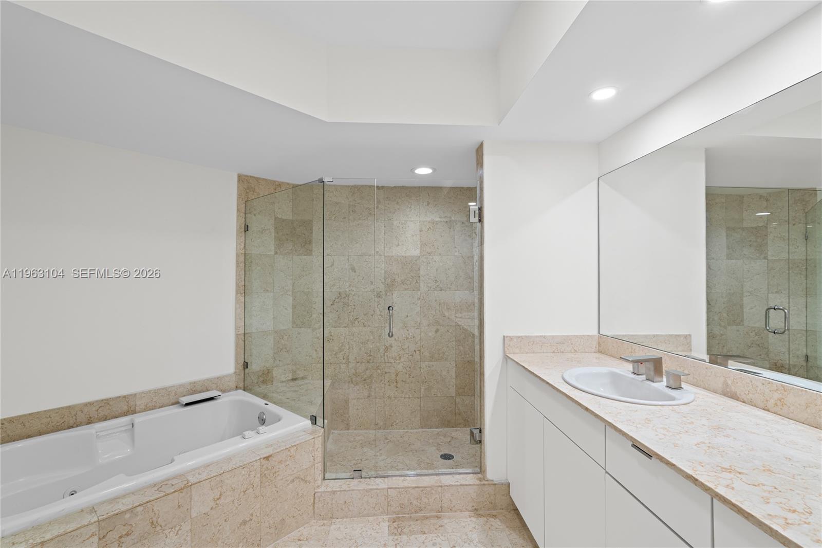 SOUTH TOWER AT THE POINT - Residential