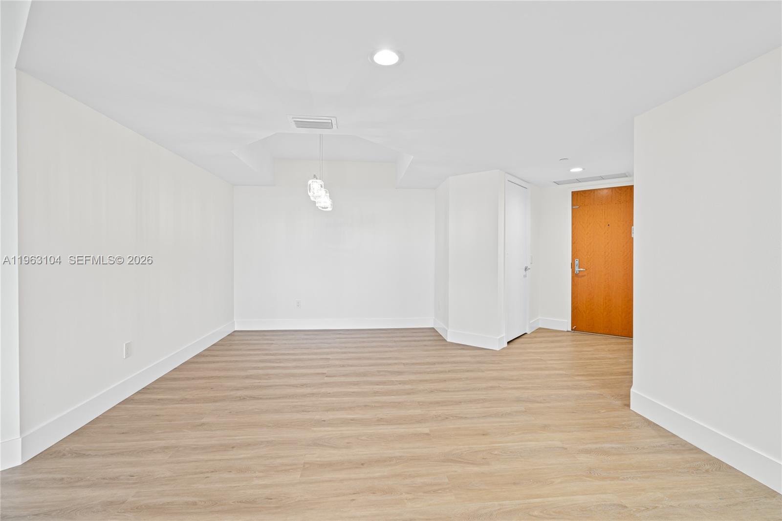 SOUTH TOWER AT THE POINT - Residential