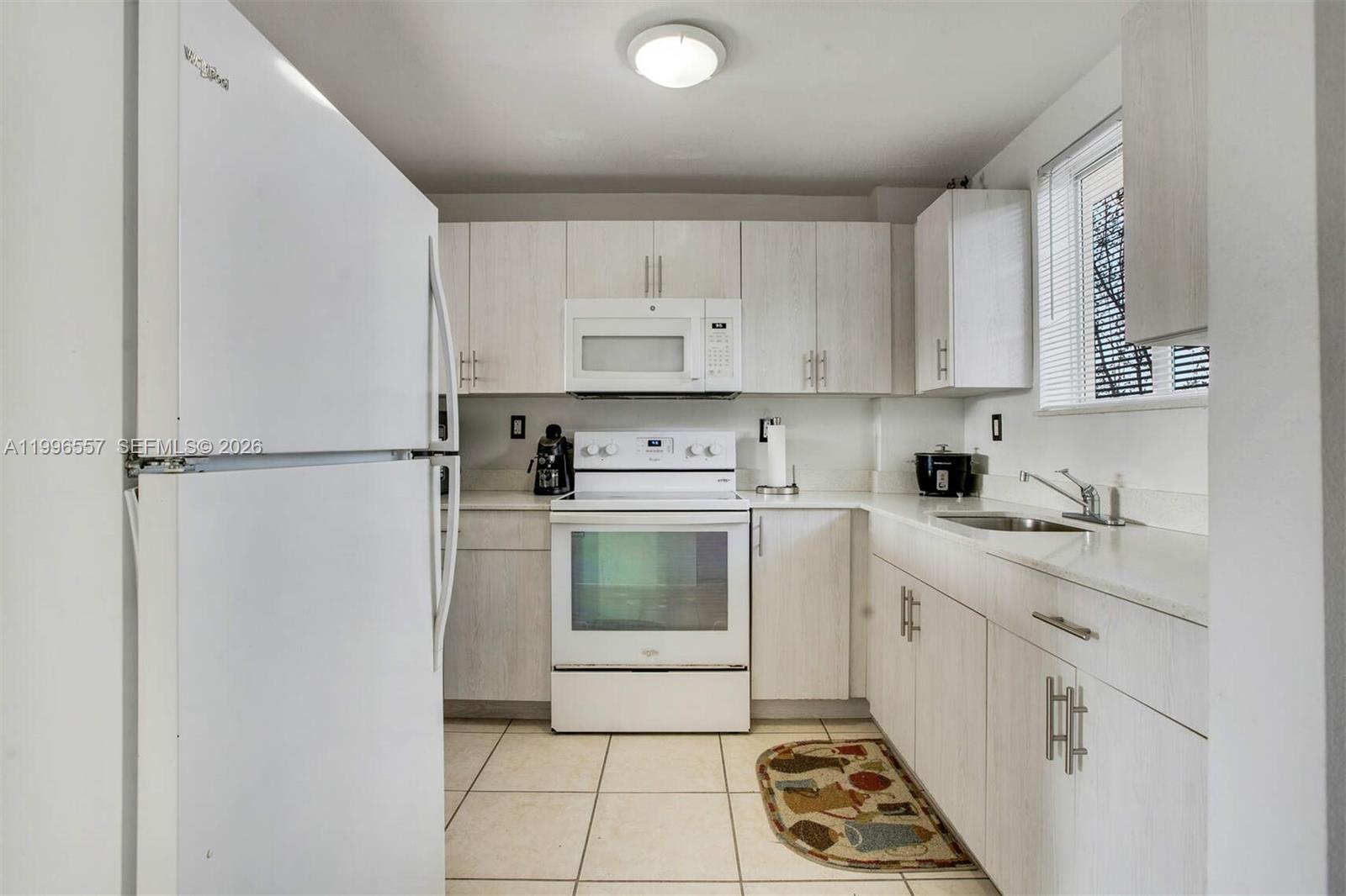 LAWRENCE ESTATES LAND COS - Residential Lease