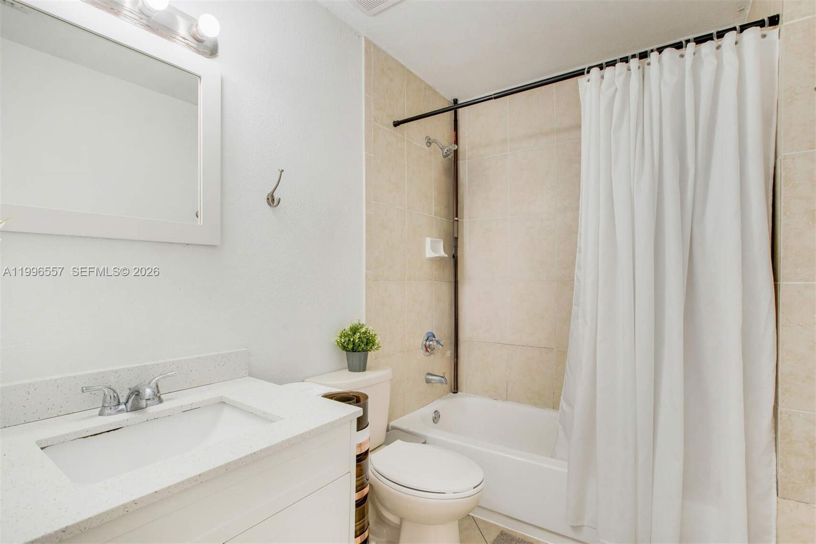 LAWRENCE ESTATES LAND COS - Residential Lease