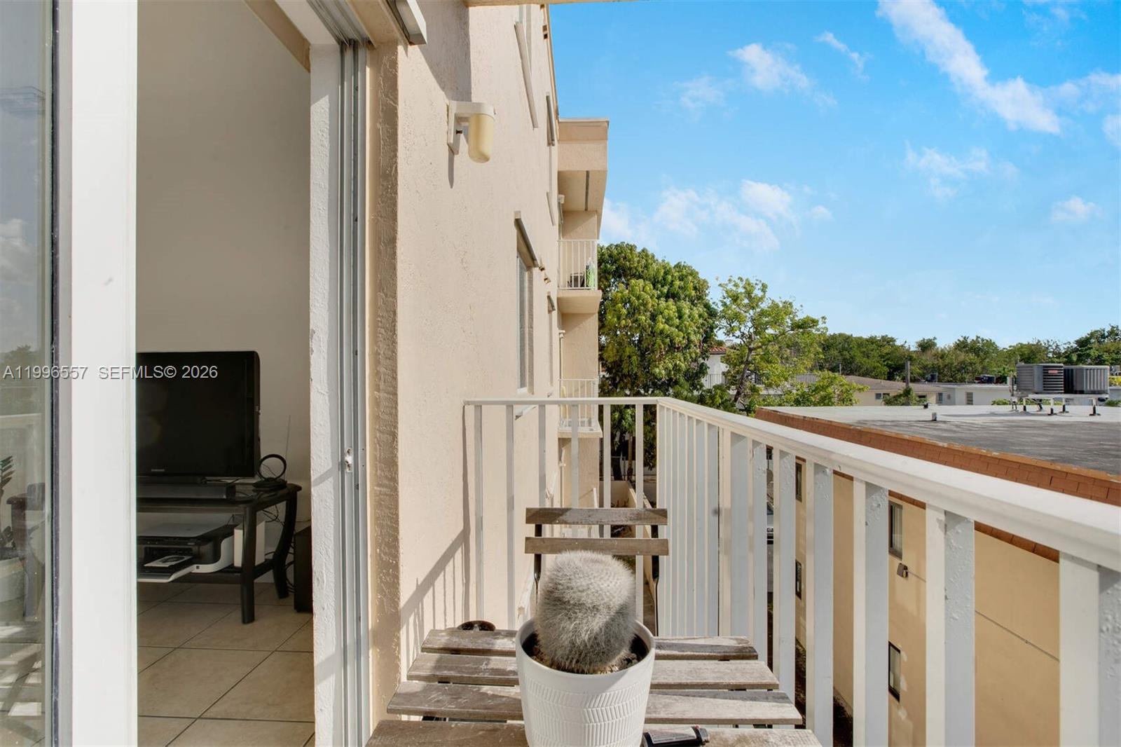 LAWRENCE ESTATES LAND COS - Residential Lease