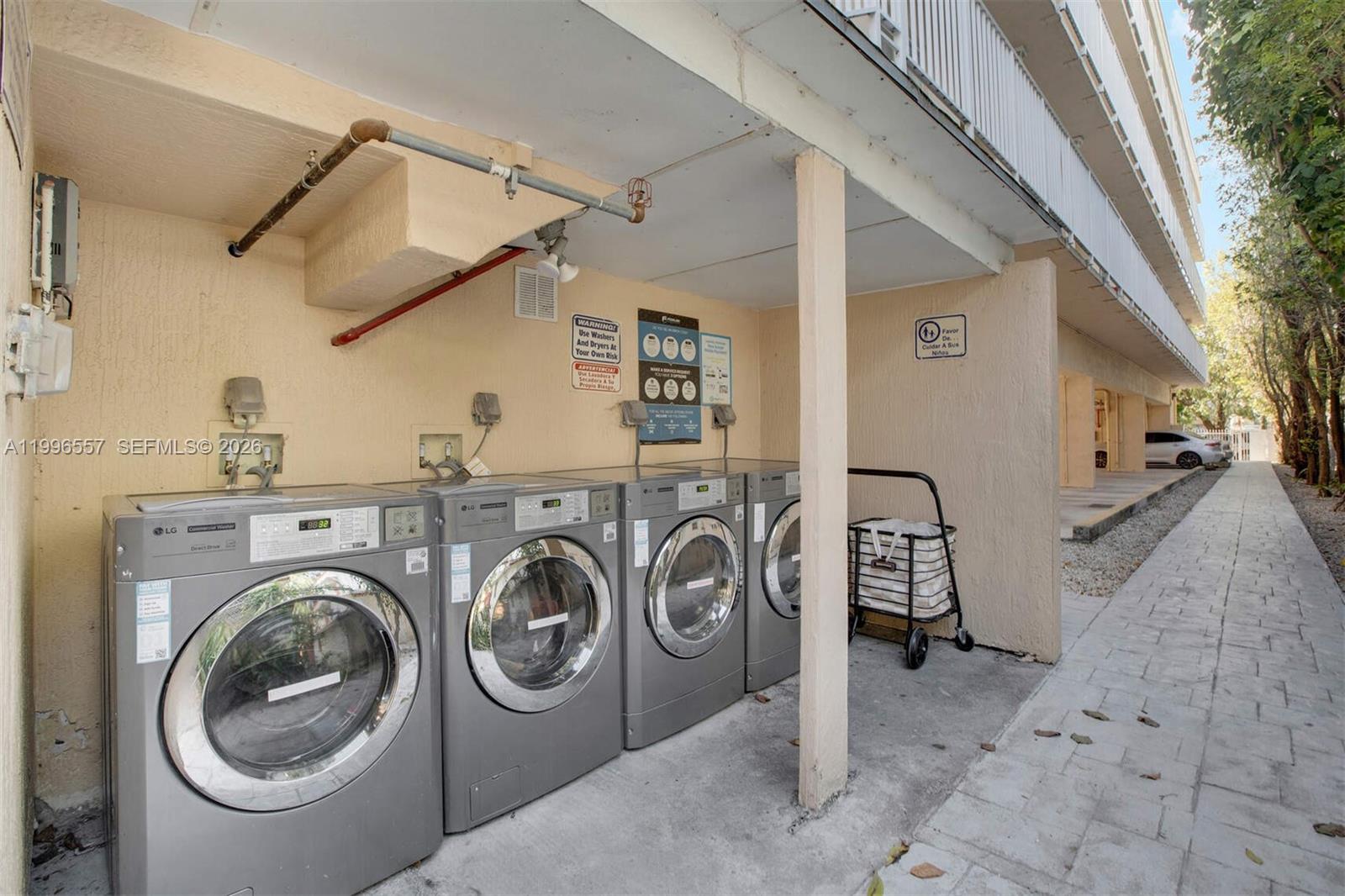 LAWRENCE ESTATES LAND COS - Residential Lease