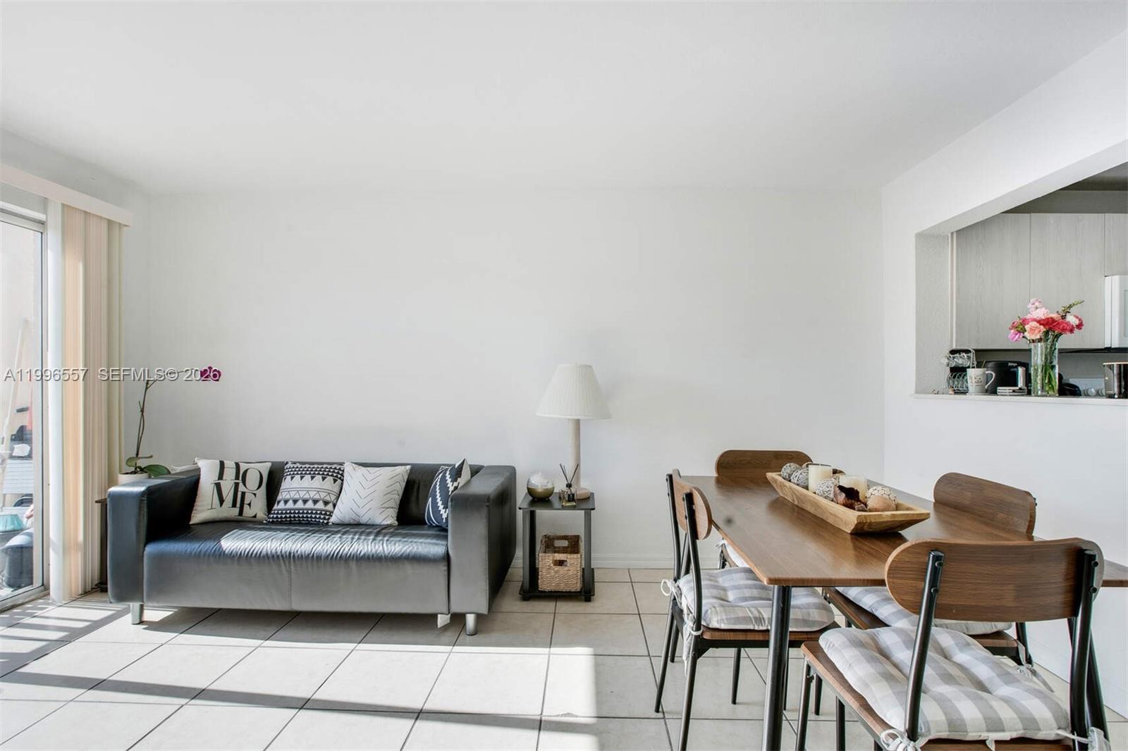 LAWRENCE ESTATES LAND COS - Residential Lease