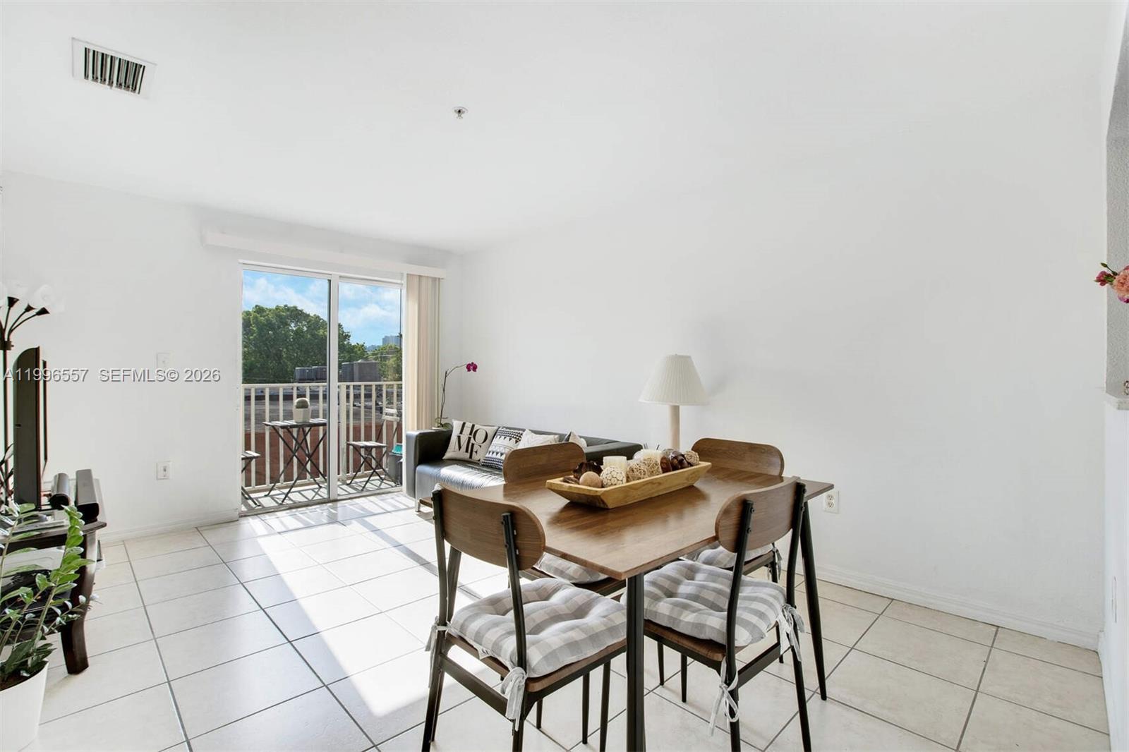 LAWRENCE ESTATES LAND COS - Residential Lease