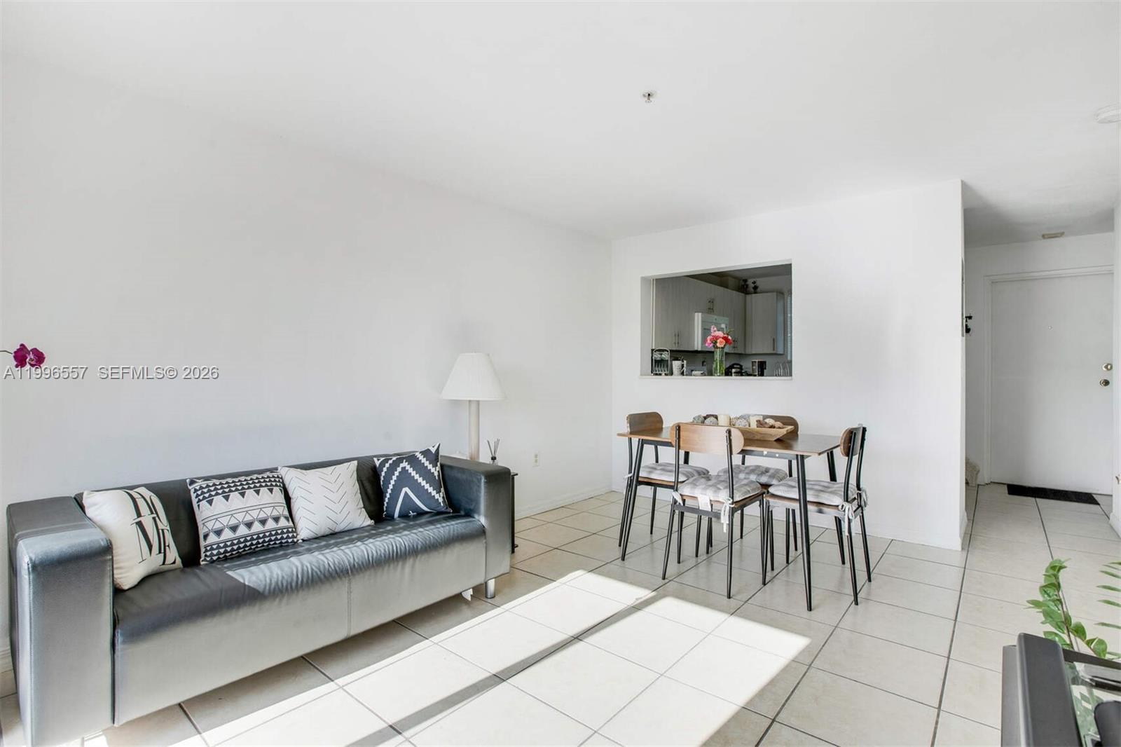 LAWRENCE ESTATES LAND COS - Residential Lease