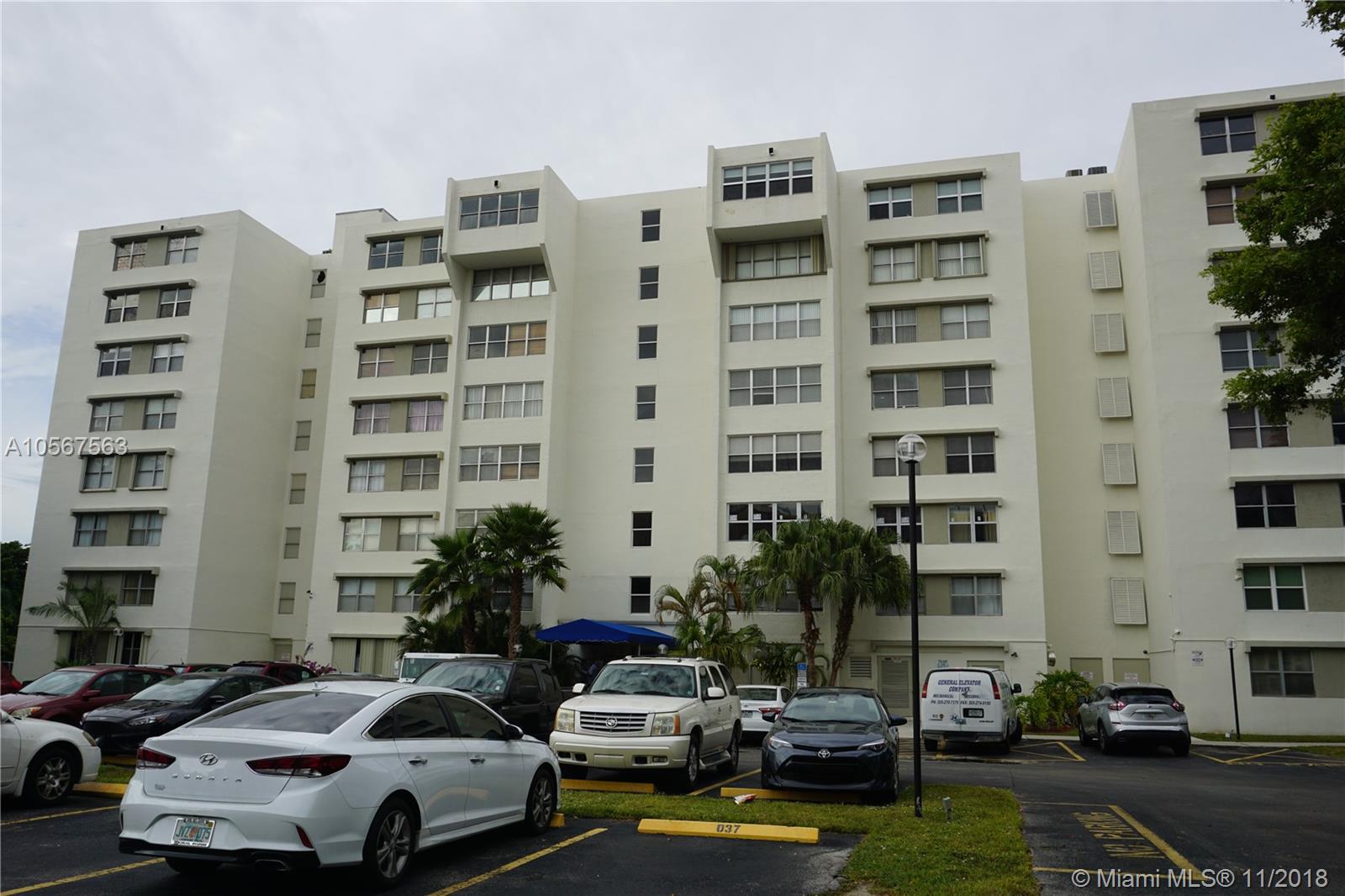 Completely remodeled 3 bedrooms 2 baths apt. Unit features ceramic floor all throughout, open kitchen with new cabinets, granite countertop, plenty storage space, guest bathroom completely upgraded; not to forget the location! this unit is right next to Palmetto Expwy (826), a few blocks from Dadeland Mall, Downtown Dadeland, Dadeland Station, Metrorail, US1. Close to South Miami restaurants, shops, hospital, UM...