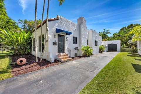 Photo of 504 Majorca Ave, Coral Gables, FL 33134 (MLS # A12100166)
