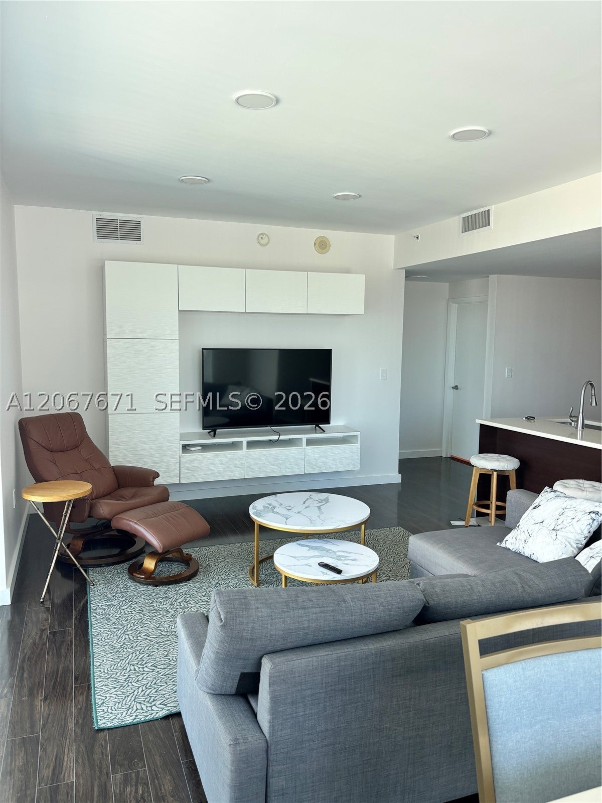 1900 N Bayshore Dr 4011