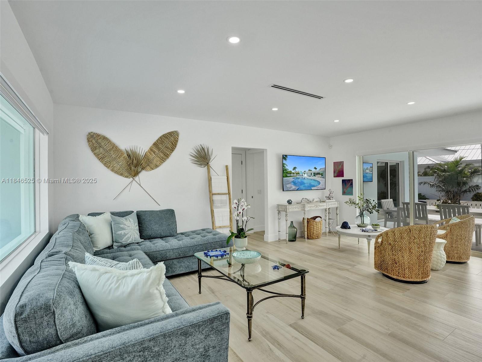 1251 Morse Blvd, Singer Island, FL, 33404/$1,575,000 2 1251 Morse Blvd