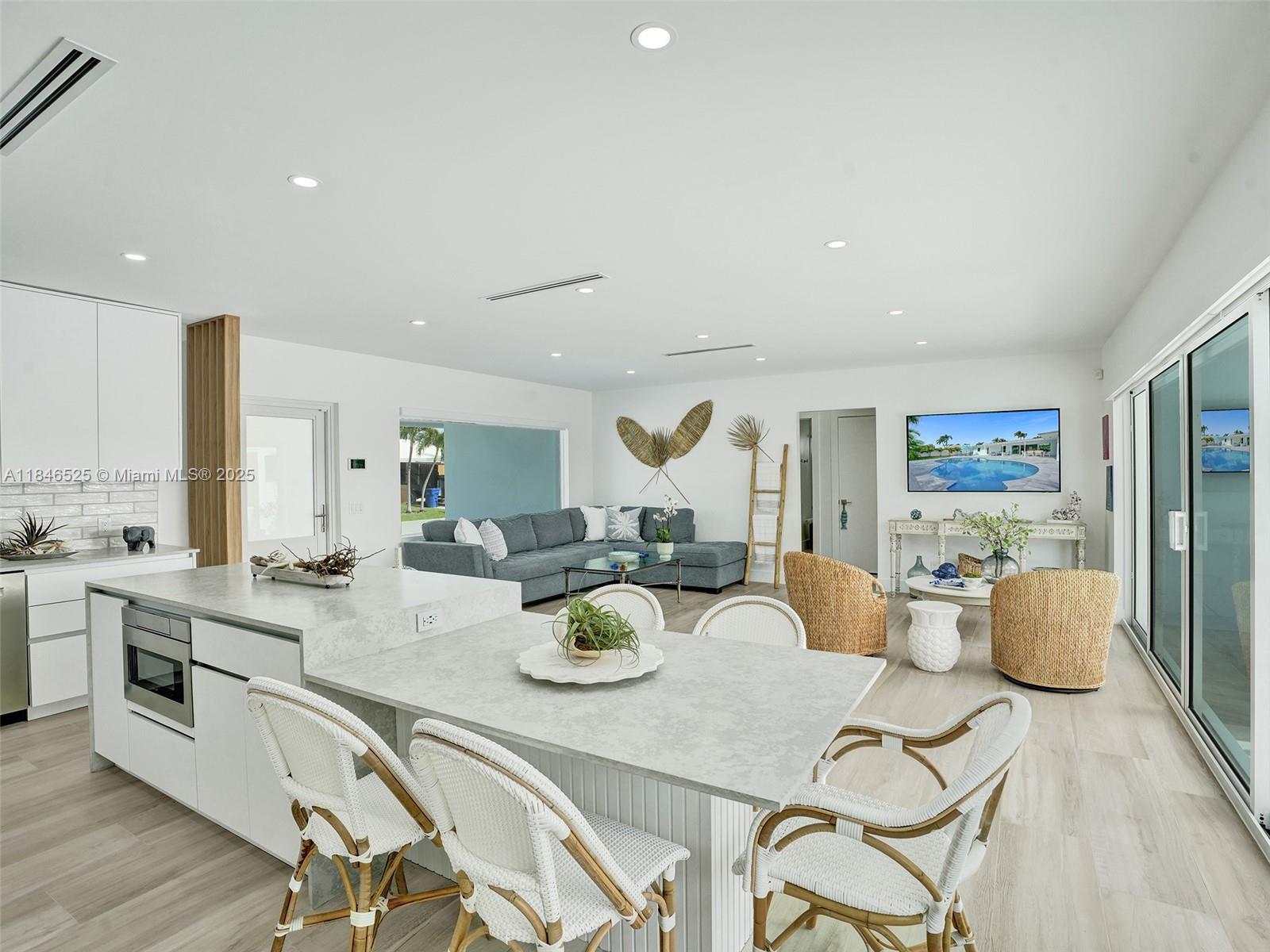 1251 Morse Blvd, Singer Island, FL, 33404/$1,575,000 4 1251 Morse Blvd