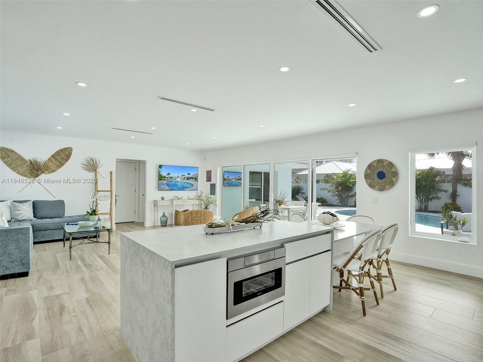 1251 Morse Blvd, Singer Island, FL, 33404/$1,575,000 3 1251 Morse Blvd
