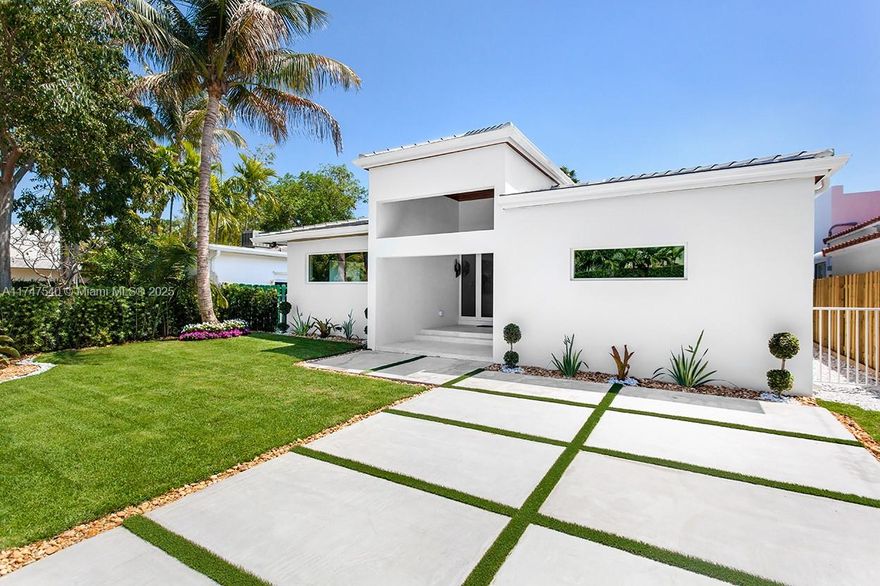 Fully renovated home located in the prestigious and highly sought after Lakeview neighborhood. Brand new plumbing and electric as well as luxurious finishes including Nest thermostats, Viking kitchen appliances with gas stove and hood, custom cabinetry, Impact windows and doors, wide plank oak wood floors, Italian made interior doors, new a/c systems and more!