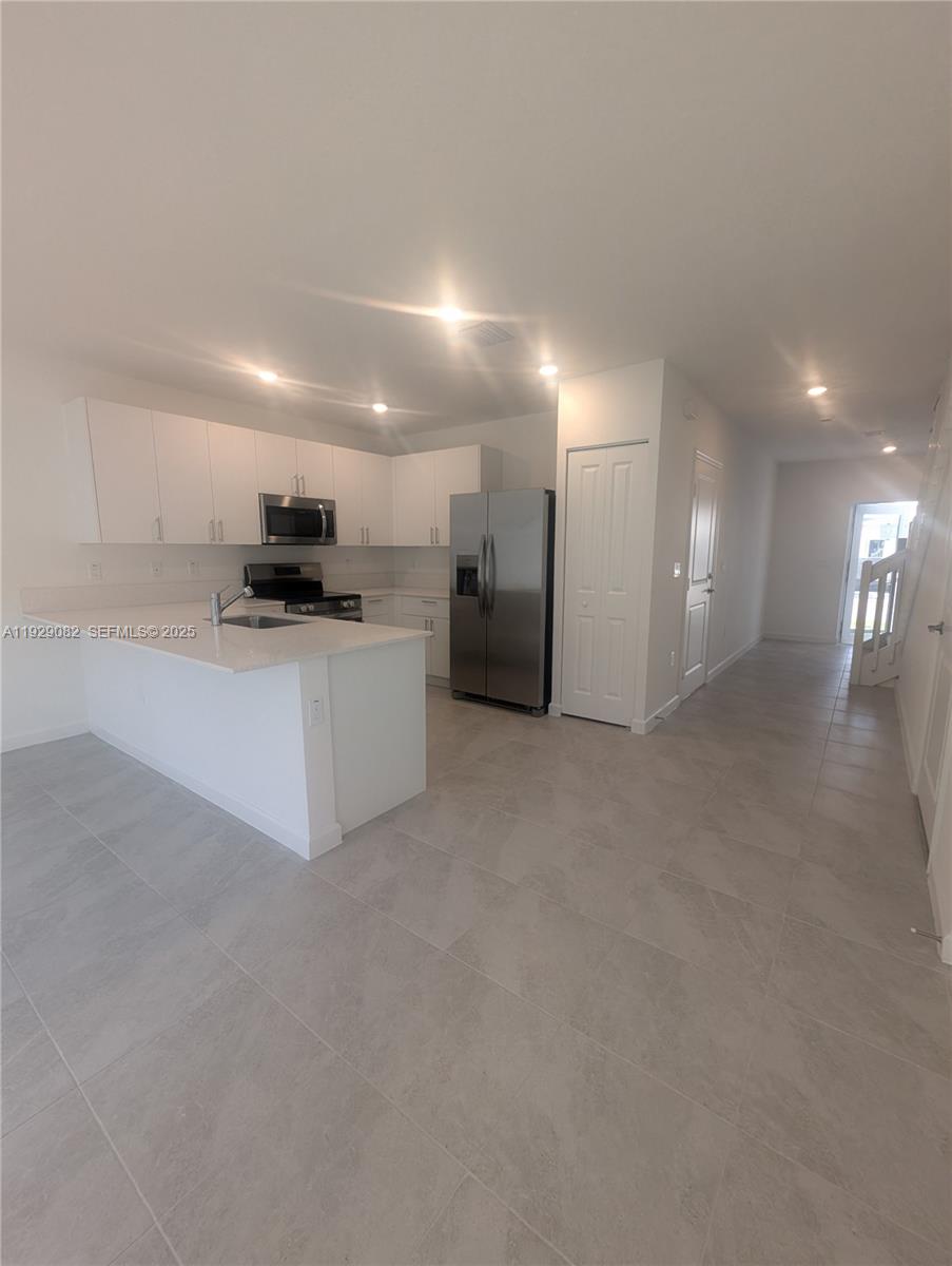 HOLLYWOOD RIDGE FARMS - Residential Lease