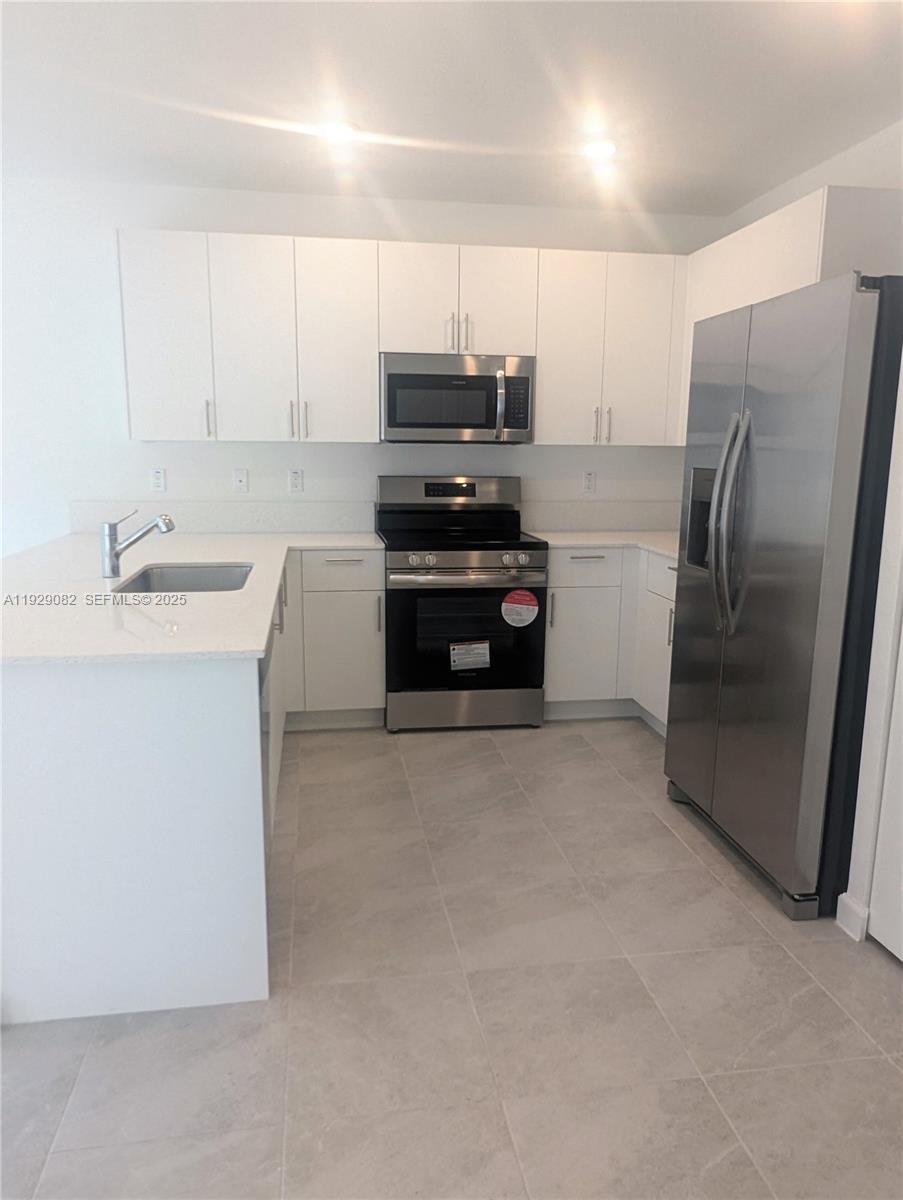 HOLLYWOOD RIDGE FARMS - Residential Lease