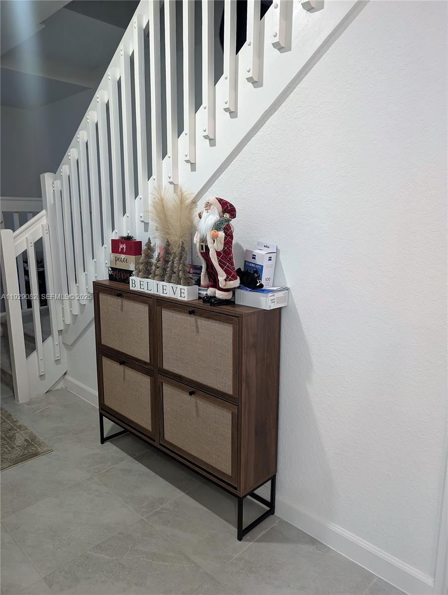 HOLLYWOOD RIDGE FARMS - Residential Lease