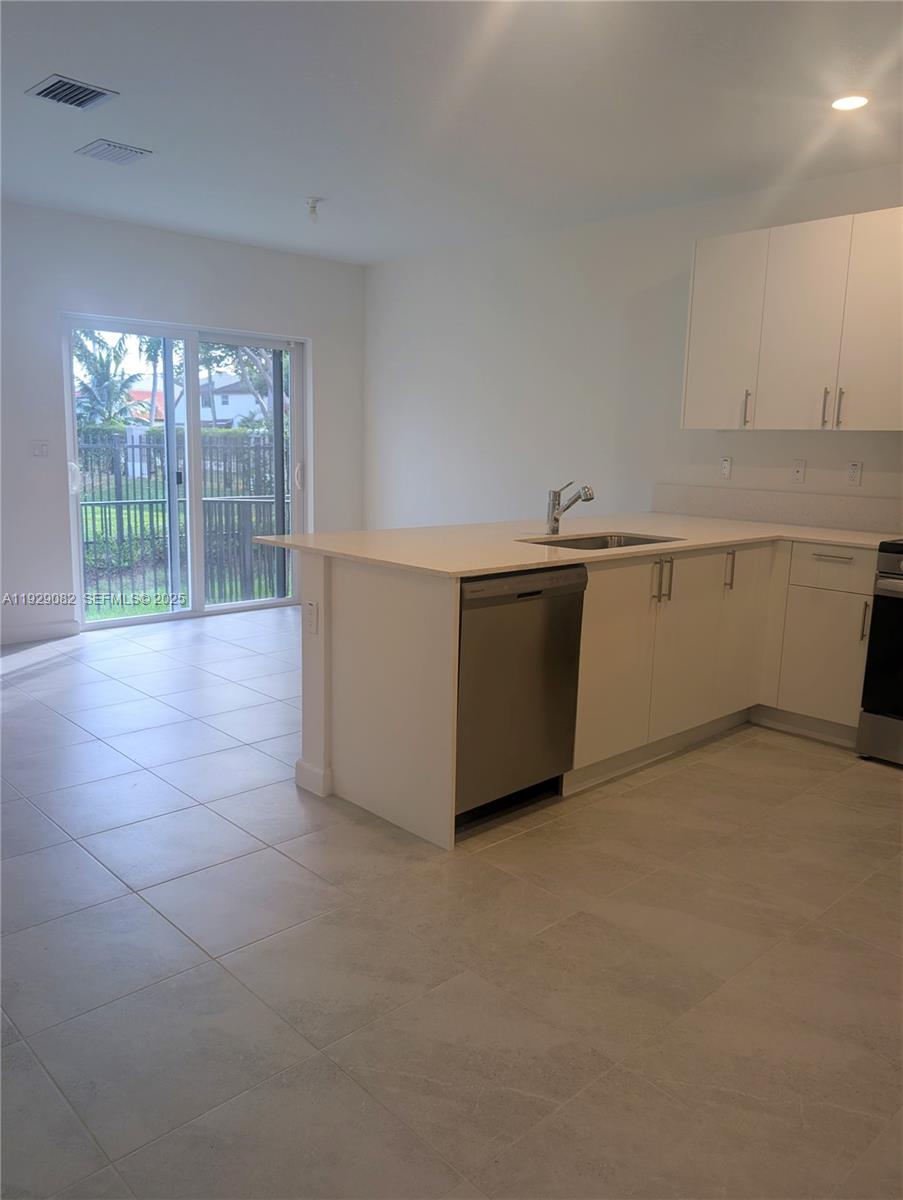 HOLLYWOOD RIDGE FARMS - Residential Lease