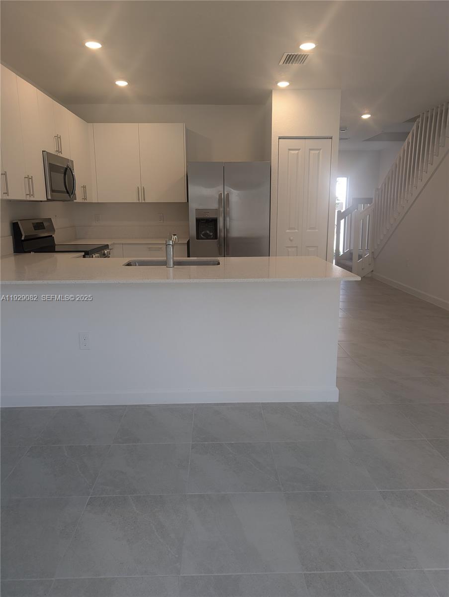 HOLLYWOOD RIDGE FARMS - Residential Lease