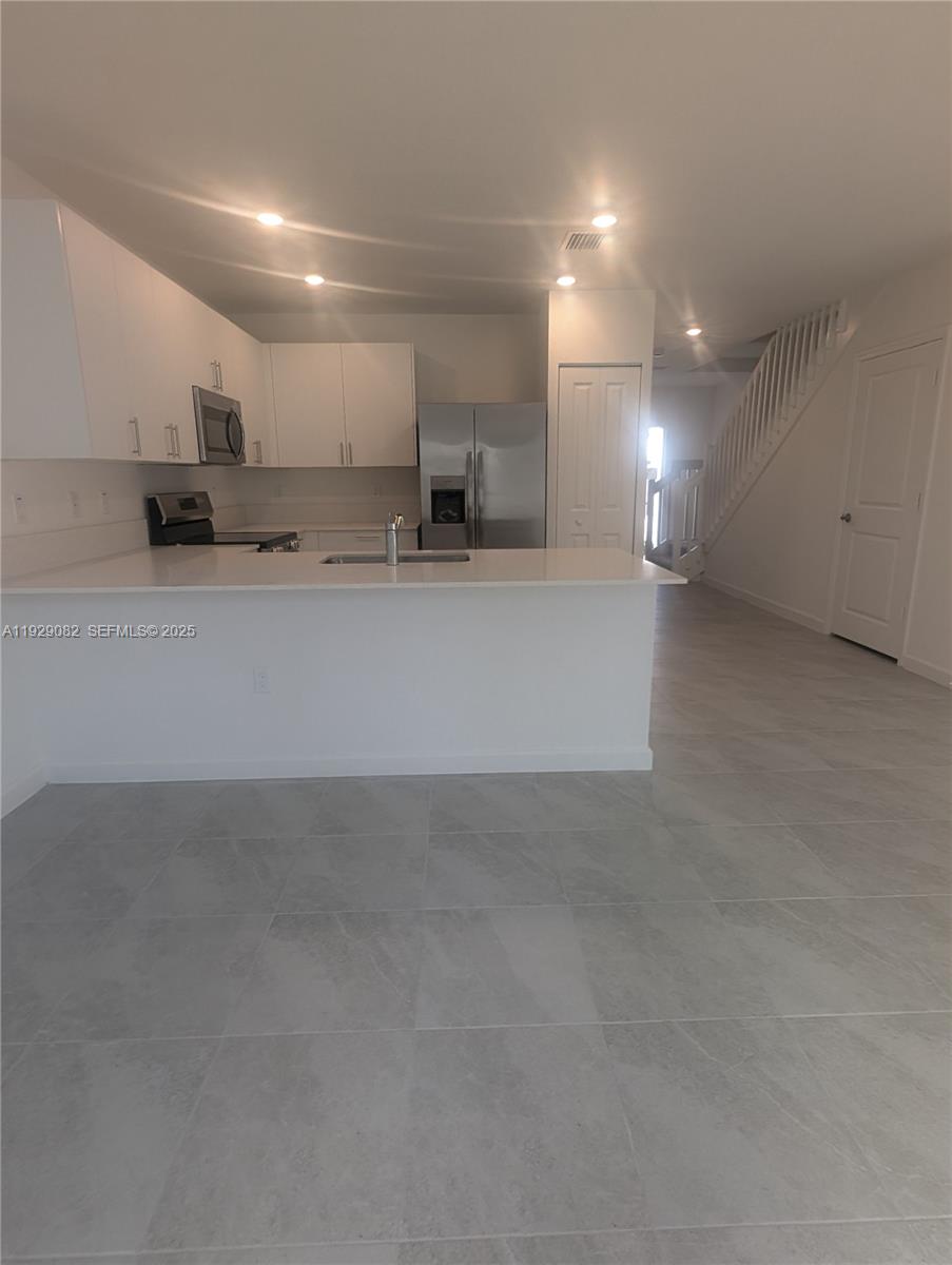 HOLLYWOOD RIDGE FARMS - Residential Lease