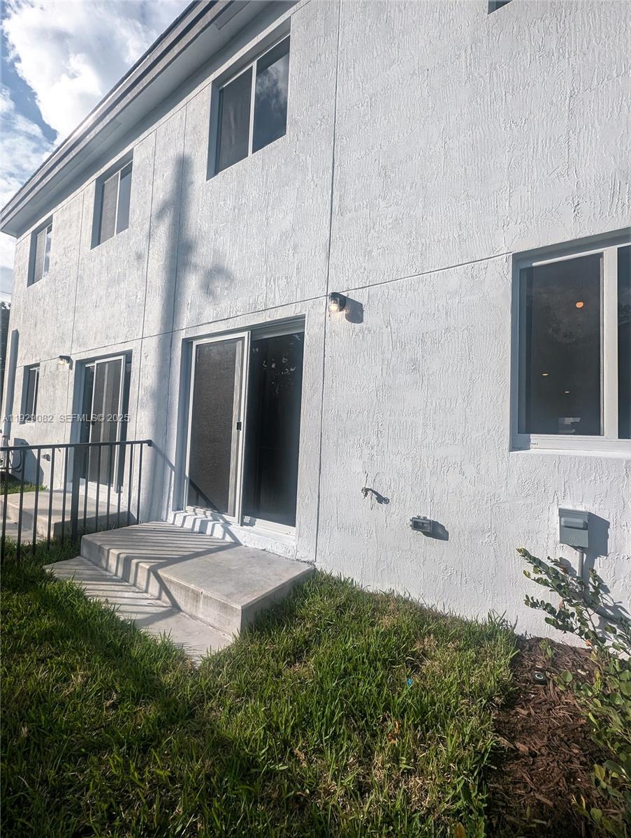 HOLLYWOOD RIDGE FARMS - Residential Lease