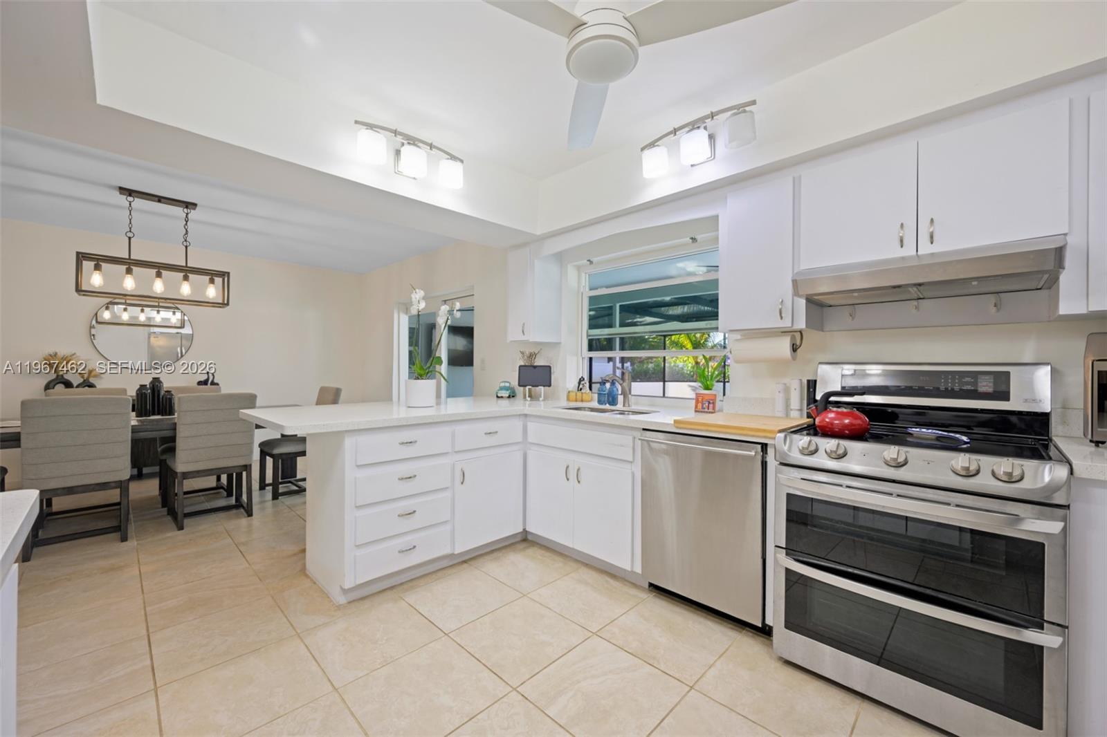 MIRROR LAKE ESTATES SEC T - Residential