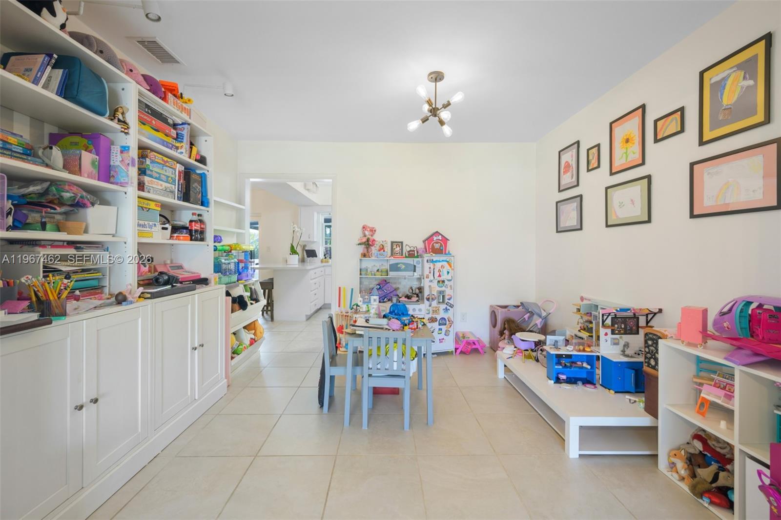 MIRROR LAKE ESTATES SEC T - Residential