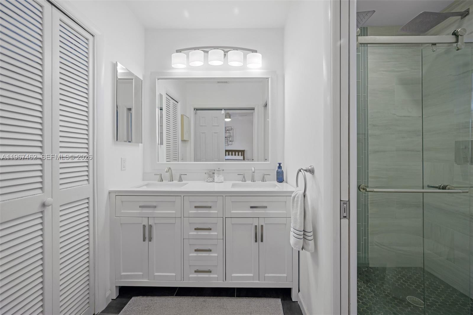 MIRROR LAKE ESTATES SEC T - Residential