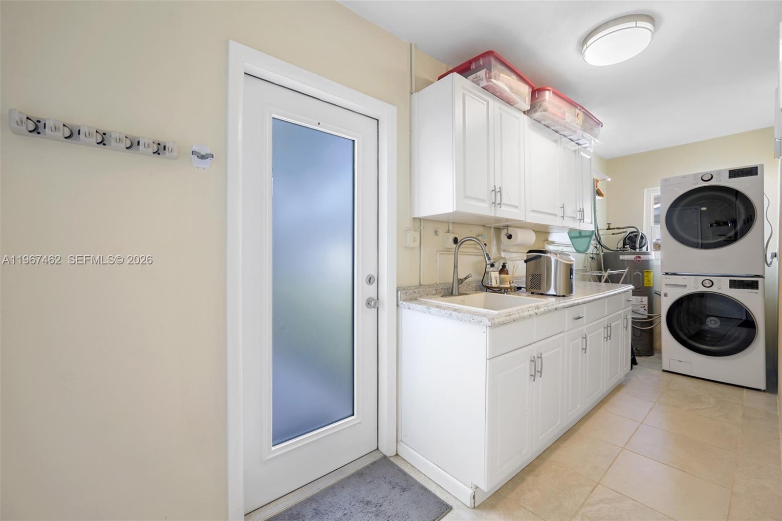 MIRROR LAKE ESTATES SEC T - Residential