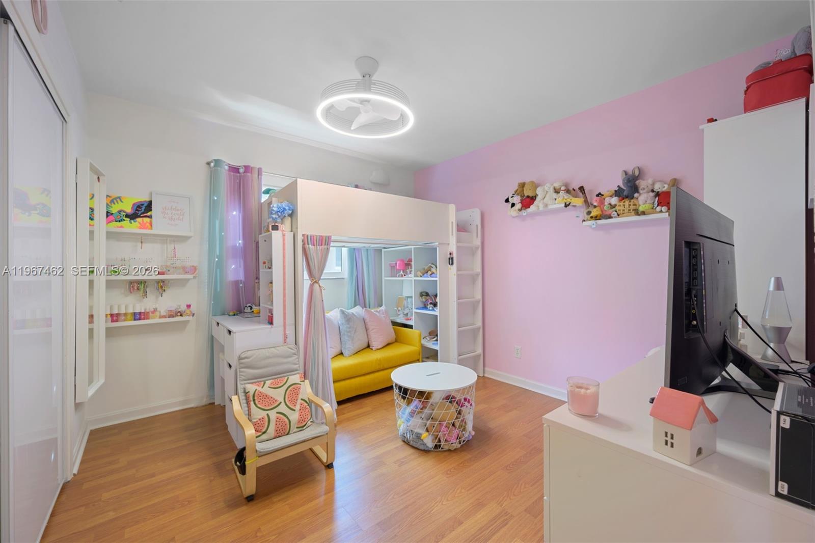 MIRROR LAKE ESTATES SEC T - Residential