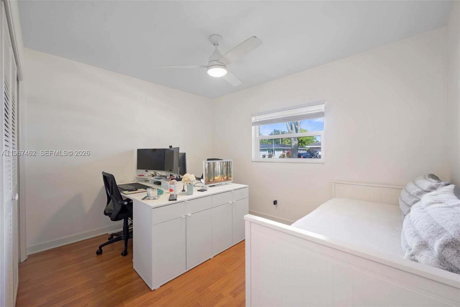 MIRROR LAKE ESTATES SEC T - Residential