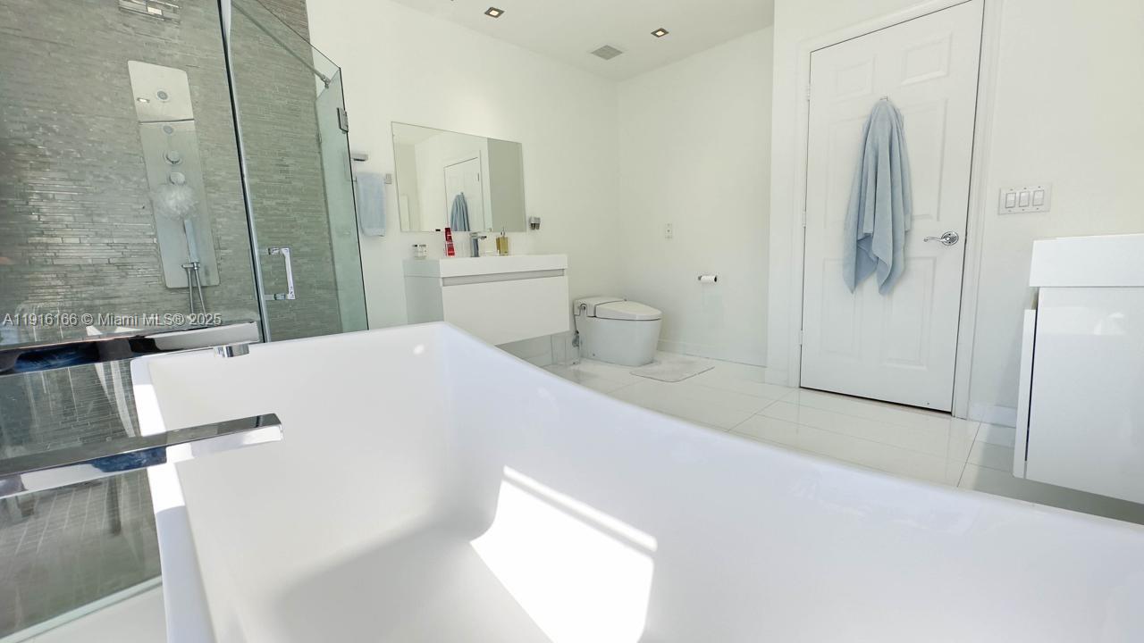 AVENTURA LAKES PHASE 1 - Residential