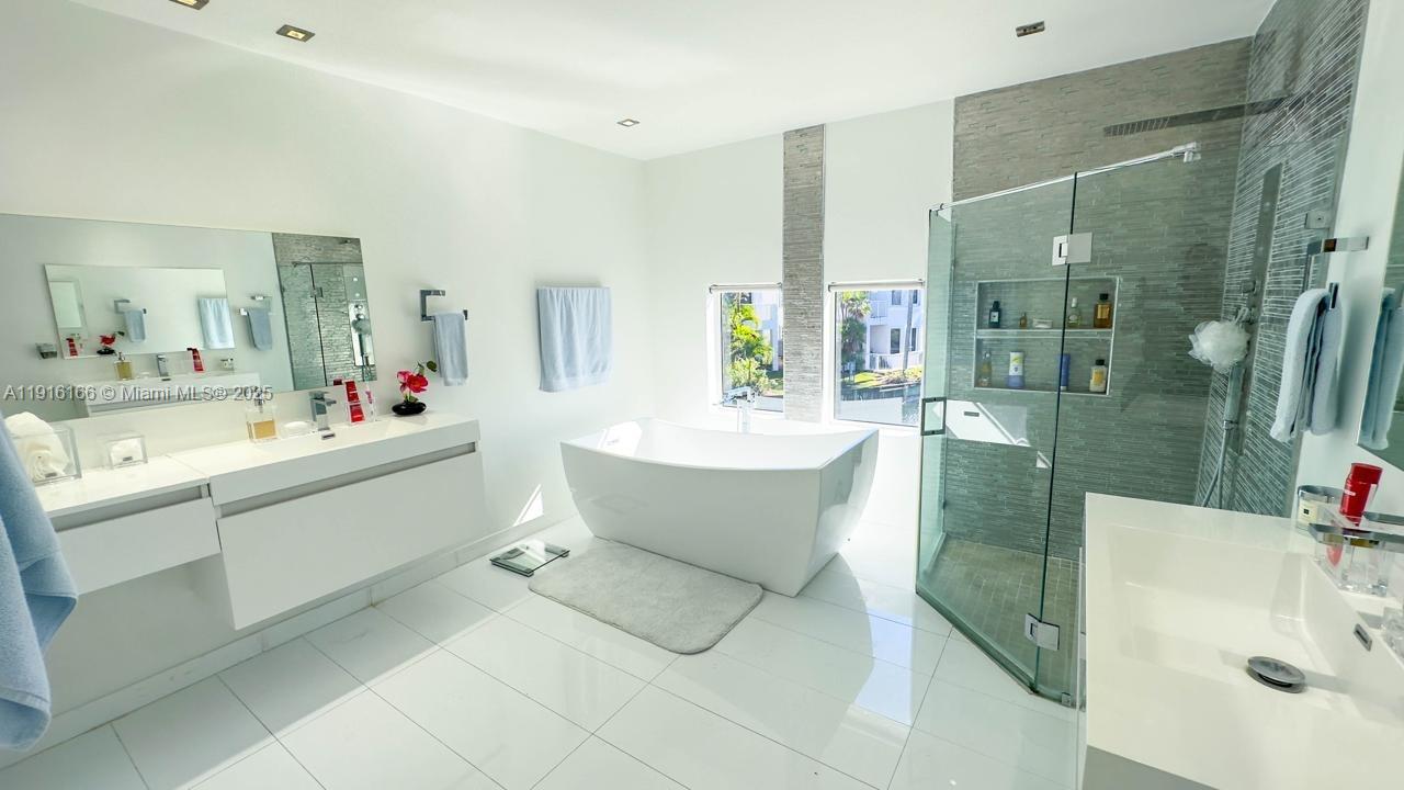 AVENTURA LAKES PHASE 1 - Residential