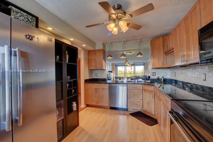 HILLSBORO LANDINGS CONDO - Residential