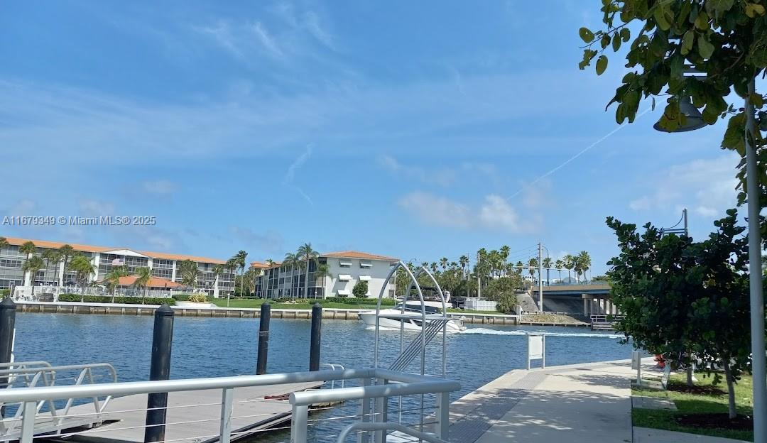 HILLSBORO LANDINGS CONDO - Residential
