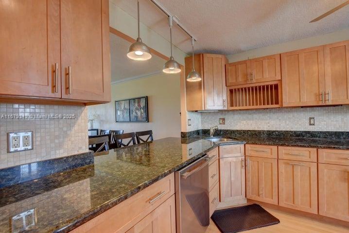 HILLSBORO LANDINGS CONDO - Residential