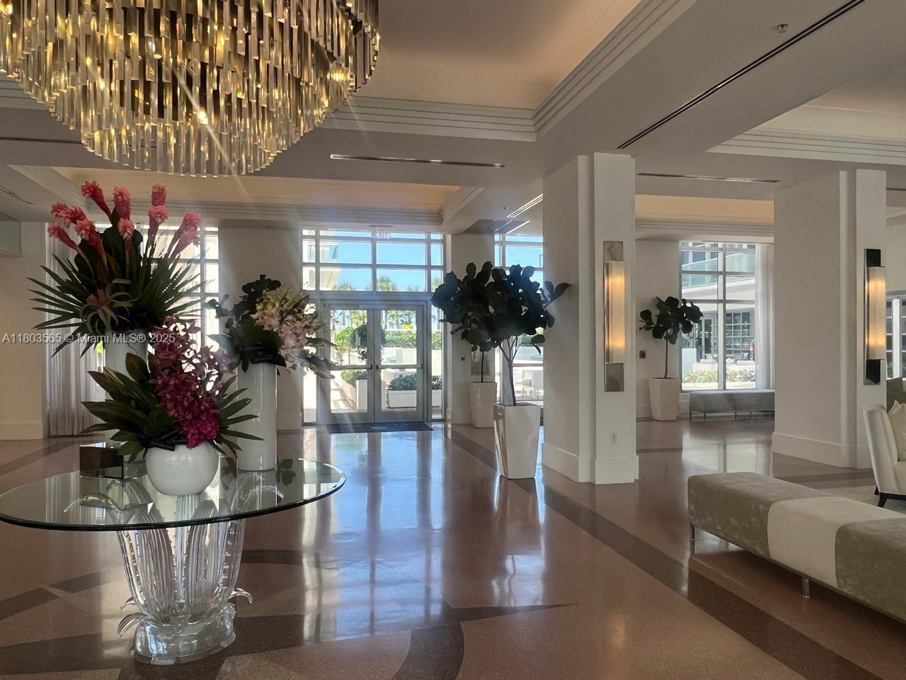 3739 Collins Ave N-306