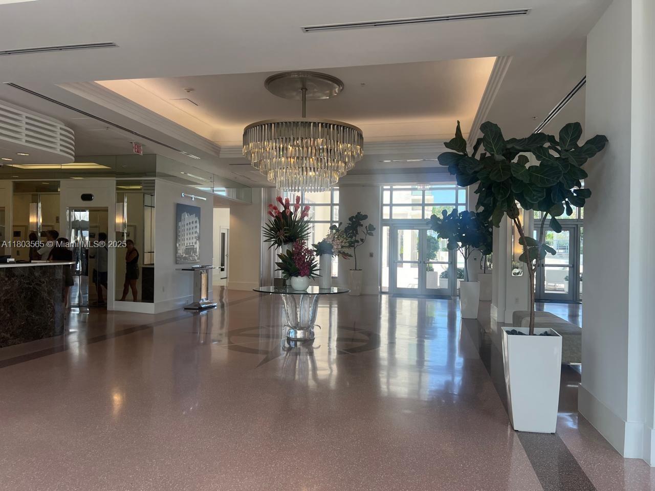 3739 Collins Ave N-306