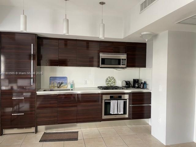 THE CARIBBEAN CONDO - Residential Lease