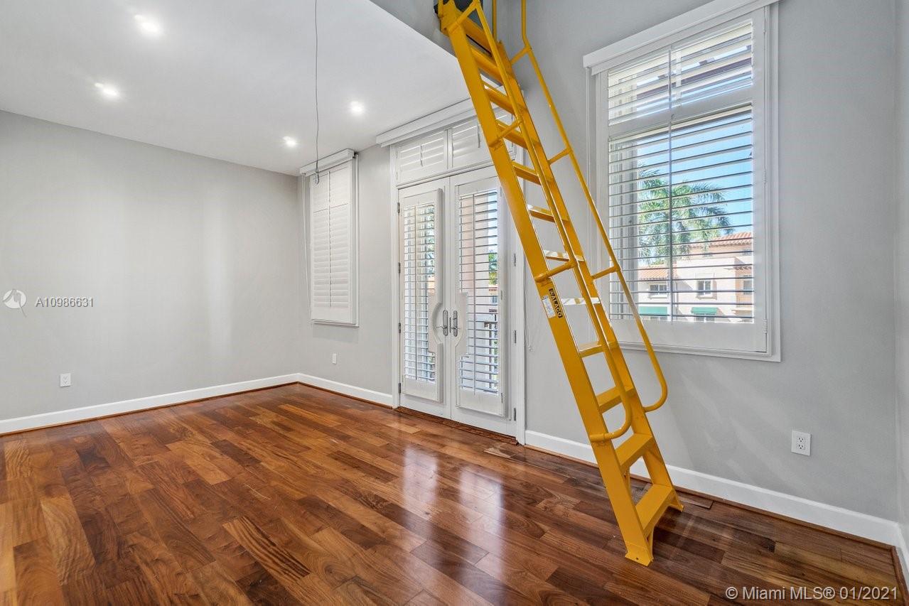 DEERING BAY - Residential