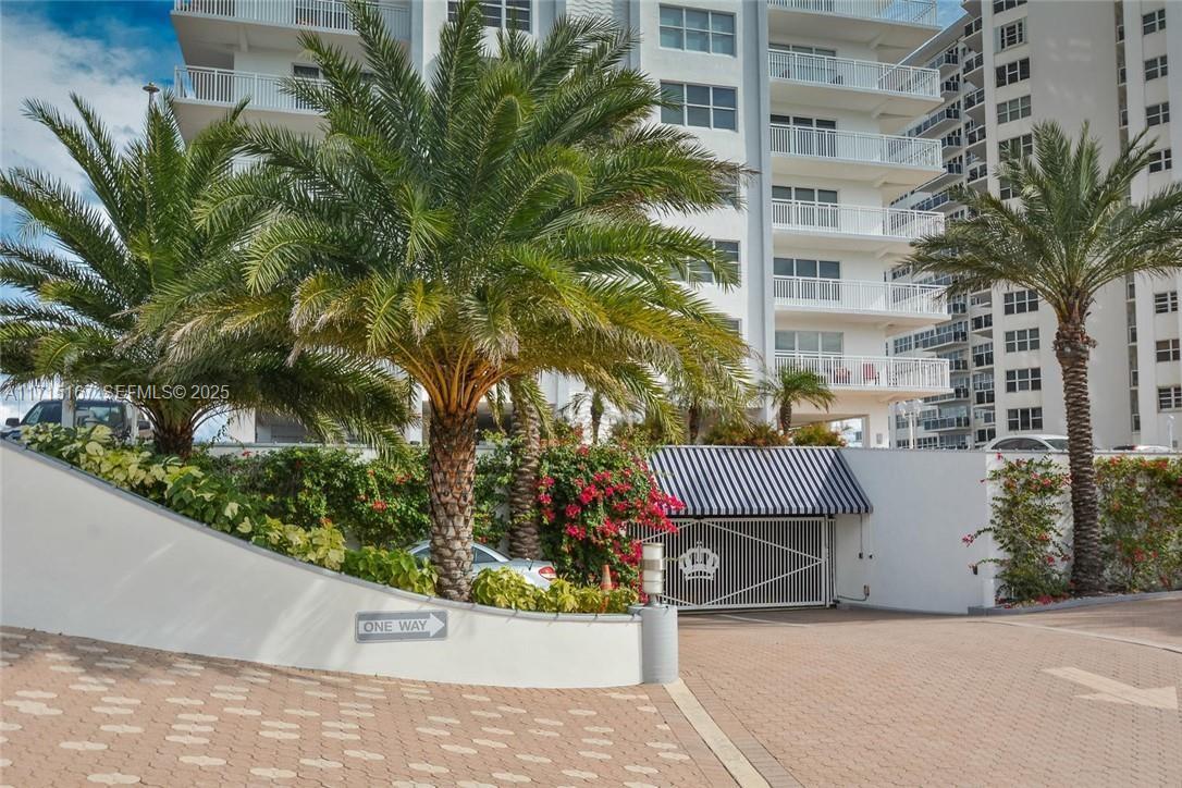 REGENCY TOWER SOUTH CONDO - Residential