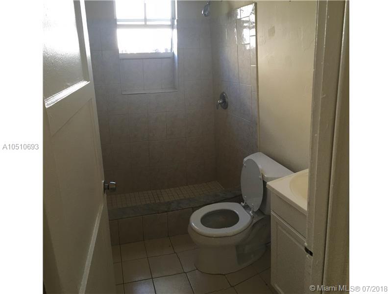 HOLLYWOOD 1-21 B - Residential Lease