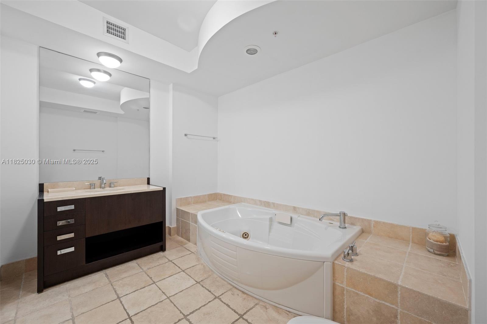 TRUMP ROYALE CONDO - Residential