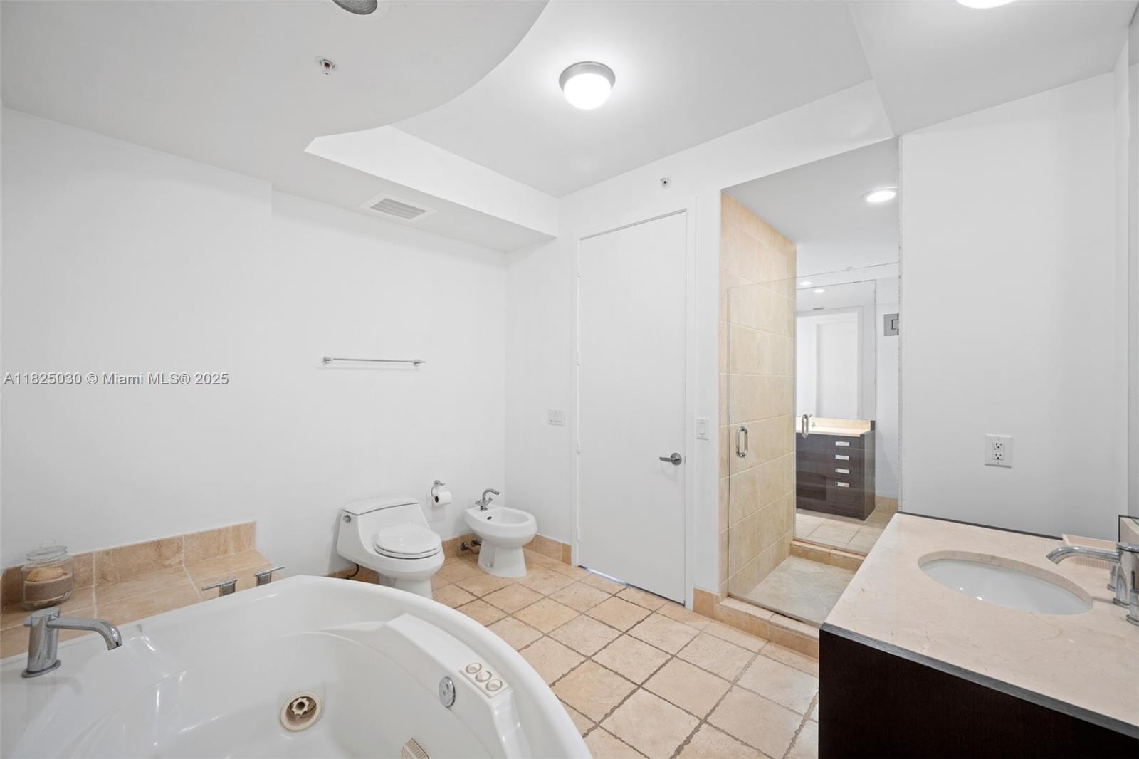 TRUMP ROYALE CONDO - Residential