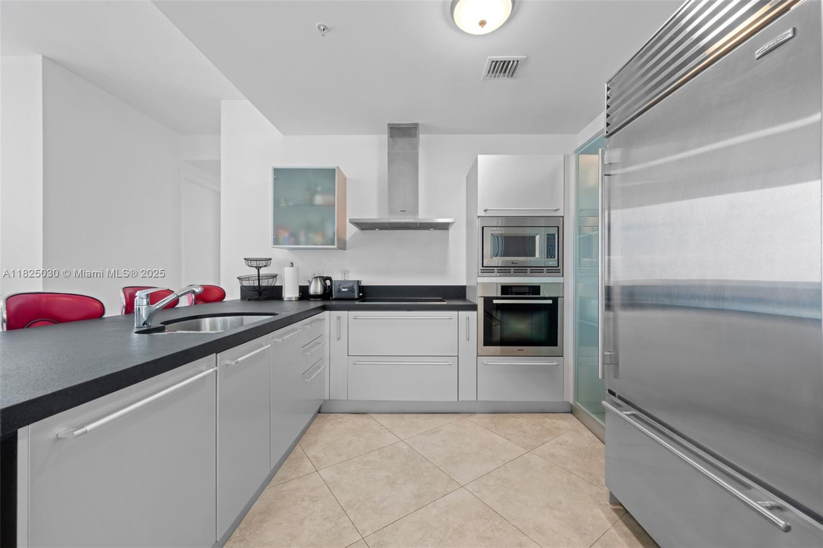18201 Collins Ave 4705