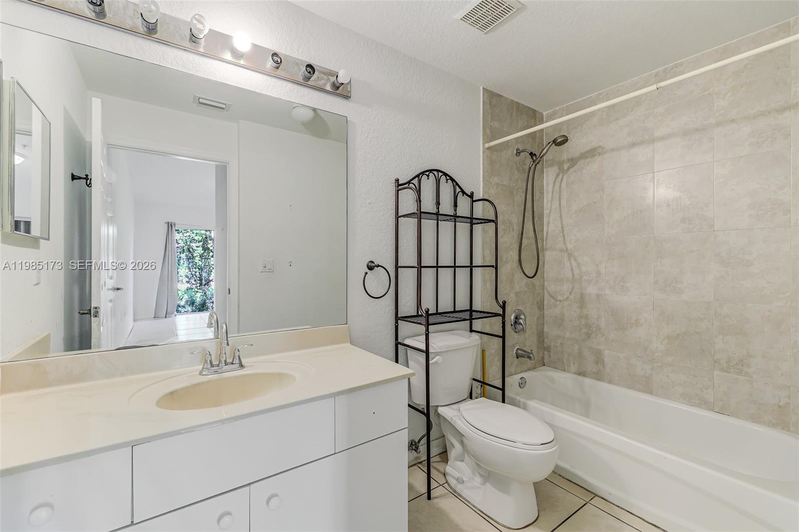 HOLLYWOOD RIDGE FARMS 2-6 - Residential