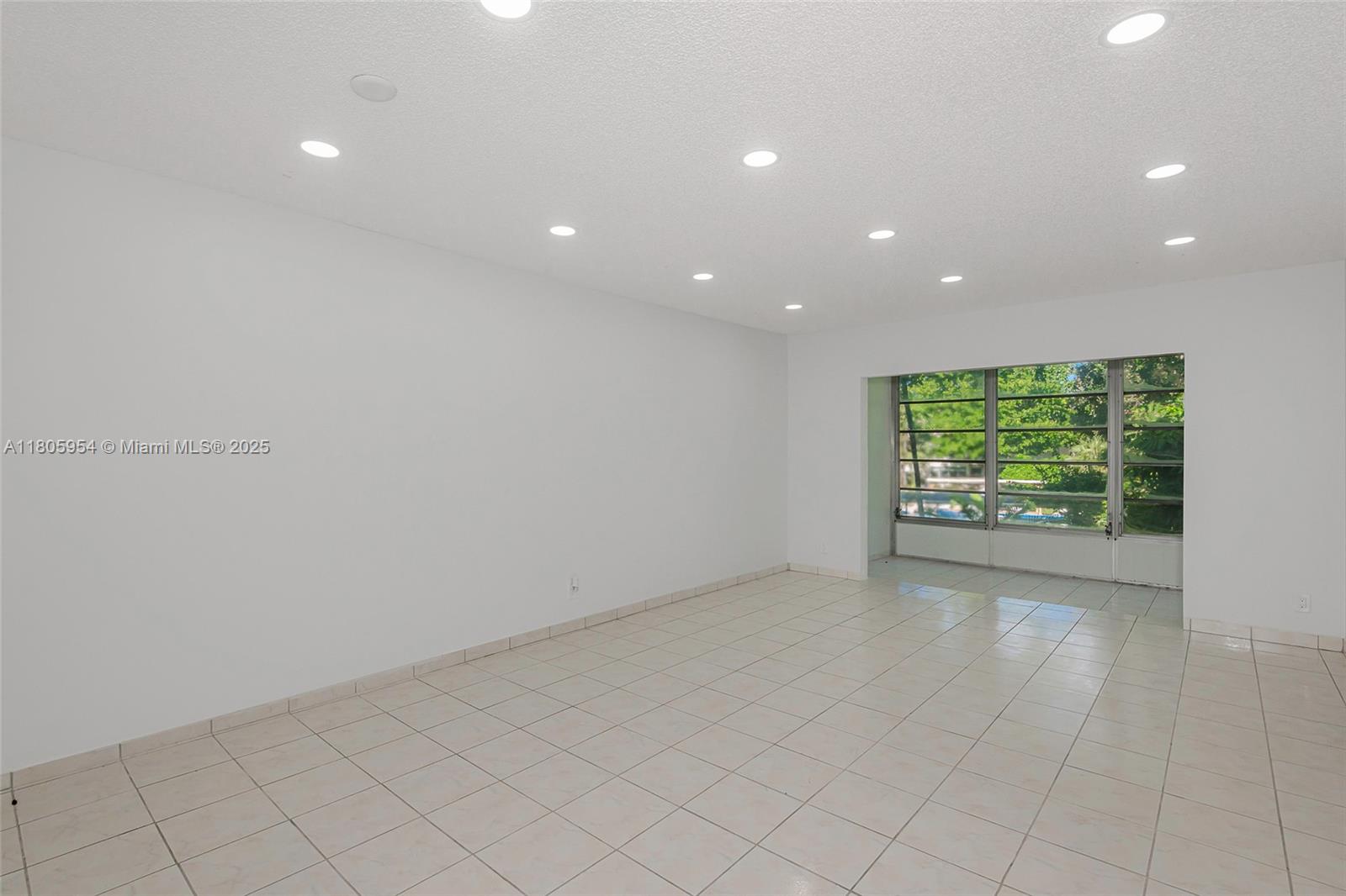 MELALEUCA GARDENS CONDO - Residential