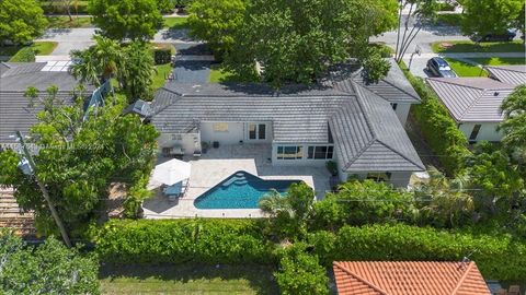 Single Family Residence in Coral Gables FL 6610 Santona St St 56.jpg