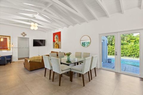 Single Family Residence in Coral Gables FL 6610 Santona St St 12.jpg