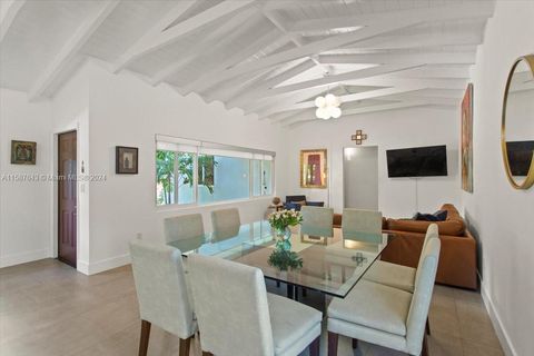 Single Family Residence in Coral Gables FL 6610 Santona St St 7.jpg