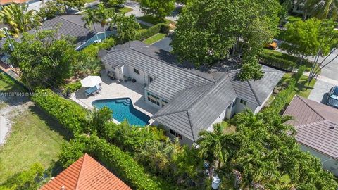 Single Family Residence in Coral Gables FL 6610 Santona St St 57.jpg