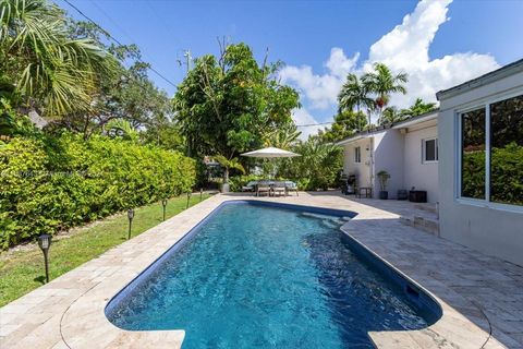 Single Family Residence in Coral Gables FL 6610 Santona St St 46.jpg